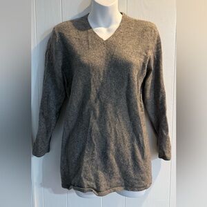 Saks Fifth Avenue Gray V-Neck Cashmere collection sweater M